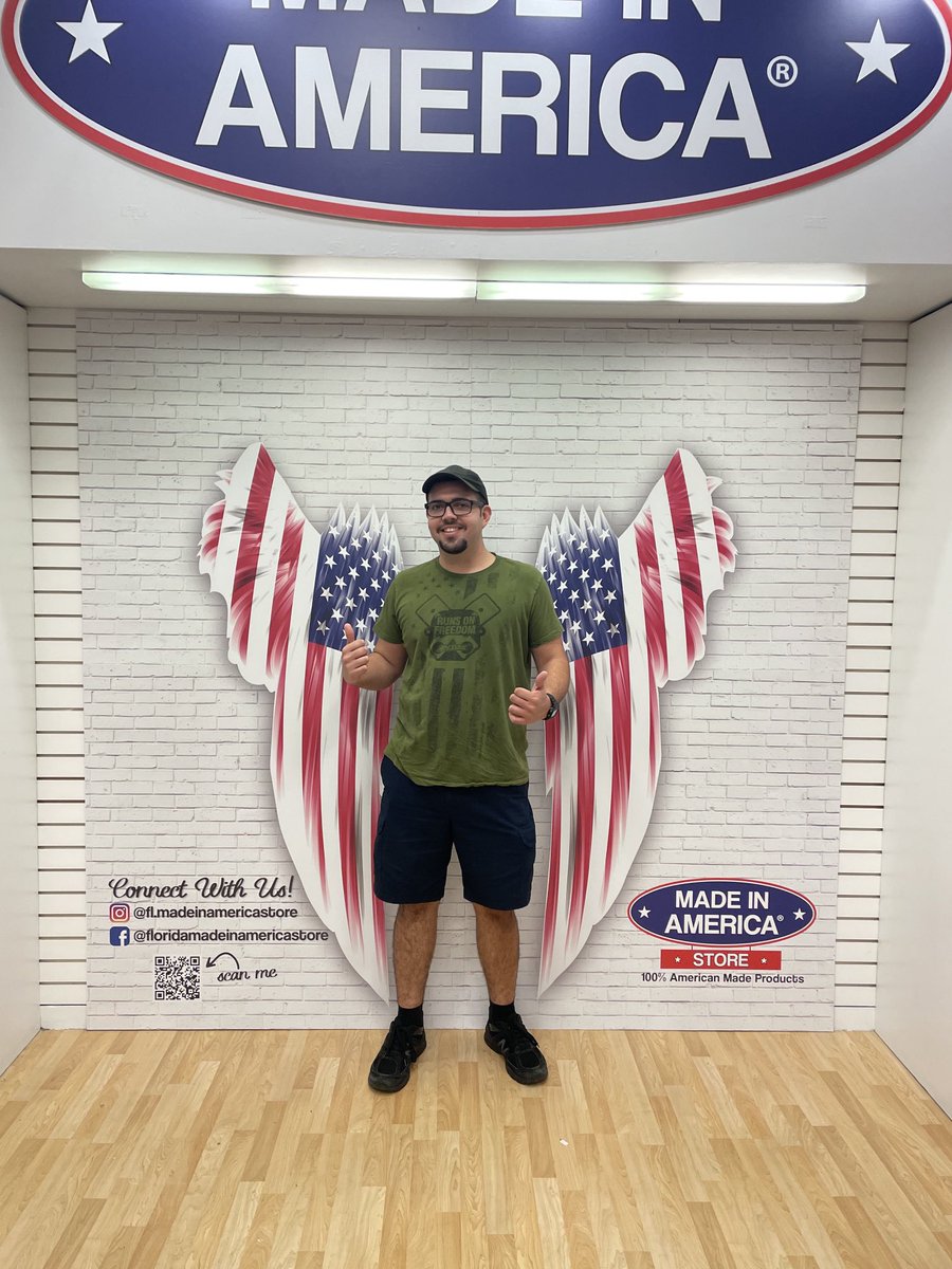 FloridaMadeinA1's tweet photo. This great customer drove 2 hours from Naples to Wellington Florida to Visit the Made in America Store!!!!!! Let’s Make this a Made in America Christmas!!
#americanworker https://t.co/IVPjKQuCwq