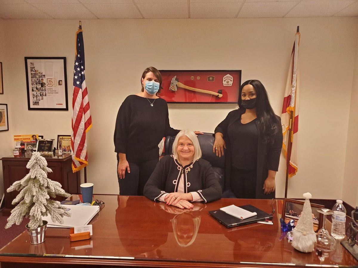LindaStewartFL's tweet photo. Visit with Florida Coalition Against Sexual Violence - @FCASV Theresa Prichard and Nneka Abara supporting my bills: SB 692: Sexual Offenses Definitions, and SB 868: Sexual Battery on a Mentally Incapacitated Person.
#FLSenate #FCASV https://t.co/YQu383VYL1