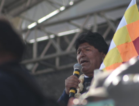 NativaBolivia's tweet photo. #MarchaDelMillón
#EvoMorales 
@evoespueblo “Nuestra obligación es defender a la patria, a mi me han dado golpe de Estado, por haber garantizado la soberanía del país, hermano Lucho a ti, no te van a dar golpe de Estado”. https://t.co/MIpKc2e0As
