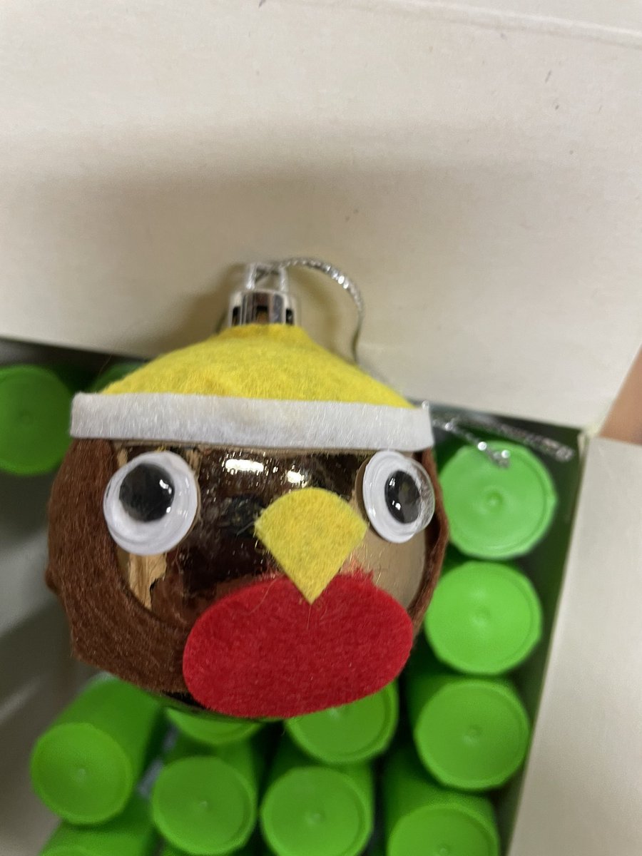8Maidenhead's tweet photo. A Christmas craft evening! A calendar, decoration, Christmas cards and cakes! What’s your favourite? #GirlGuiding https://t.co/Q8icNCFOIl