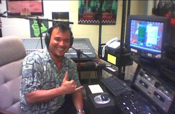 66Werle's tweet photo. @jacksl95 Aloha from Hilo Hawaii.
I can't tuck you in, but I can Rock you to sleep.
CHEF UH Radio 101.1 https://t.co/5cQBeuwLDD
