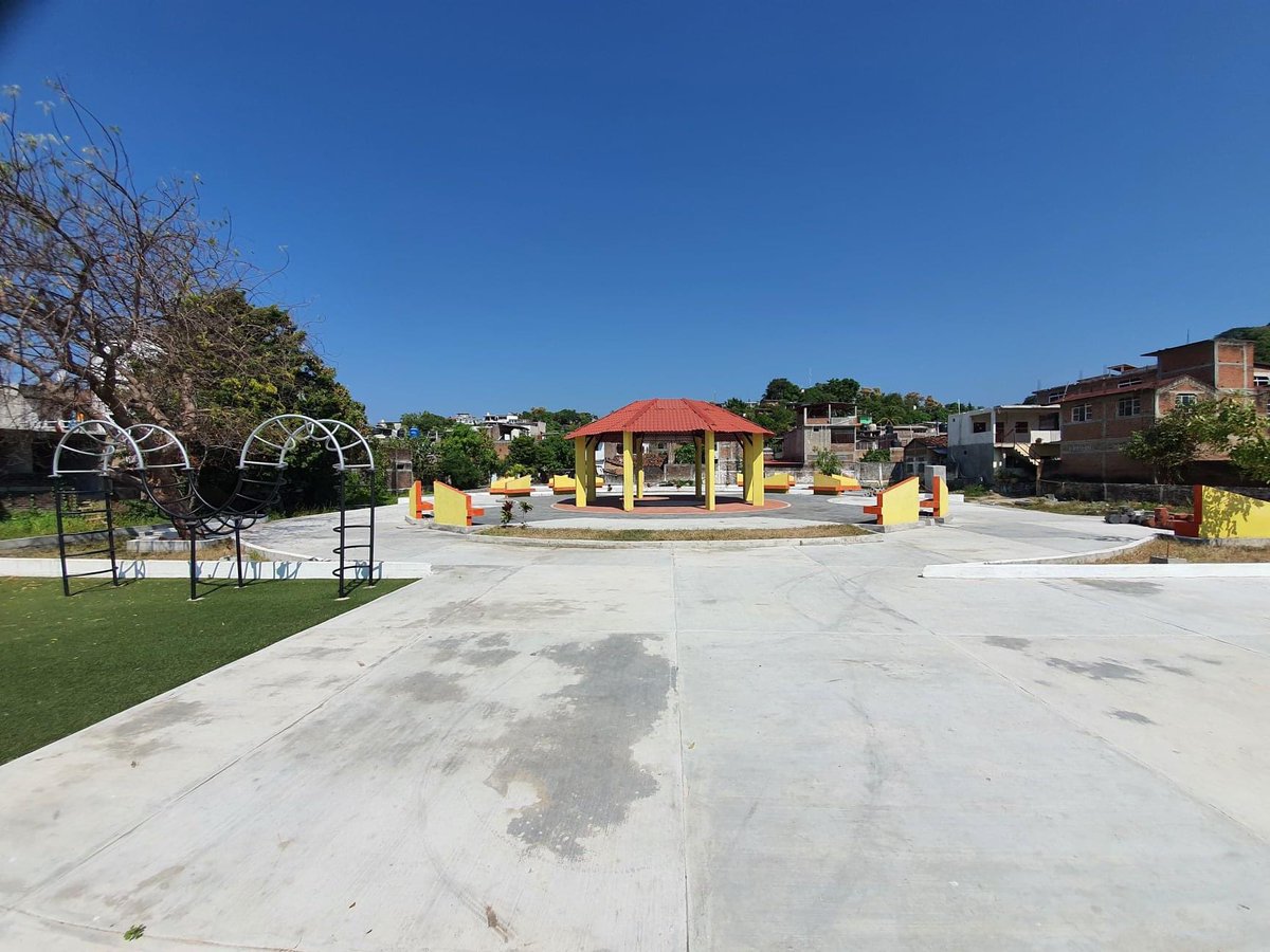 YasirDeloya's tweet photo. Llevamos un avance del 75% en la construcción del Zócalo en la comunidad de #Tetitlan, seguiremos impulsando más obra que transforme la vida y la convivencia de las familias de nuestro municipio.
#AccionesQueTrasciendan ✌🏻 https://t.co/kRegXt7Yq5