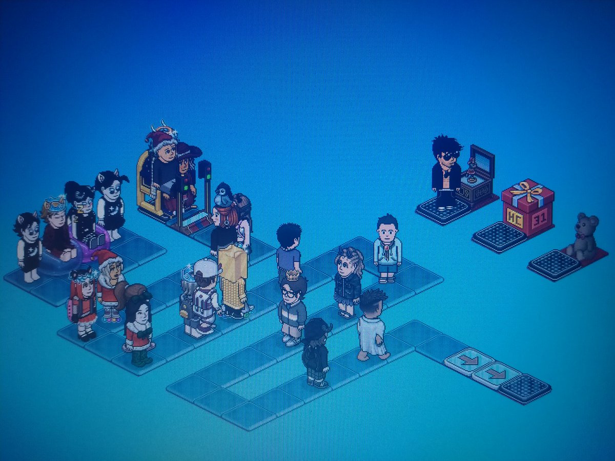 nymphaa__'s tweet photo. ❗❗ ATENCIÓN ❗❗
Estos dos usuarios se dedica a abrir su sala de "dono" para que la gente se una a su placa que está bug y ya no podrás salir de ella, obvio no dona y tiene sala muteada!! https://t.co/09AaCiHqJA