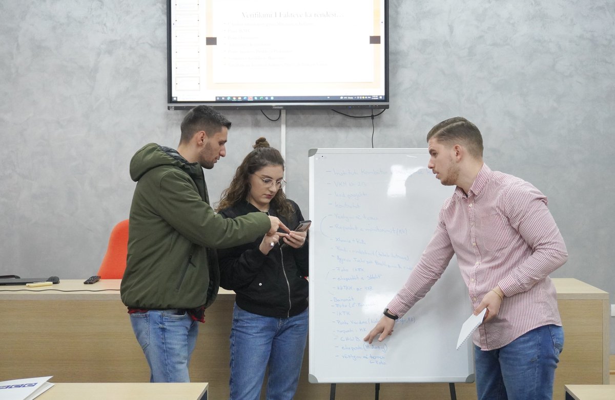 OSCEinAlbania's tweet photo. 🔍Debunking #fakenews is a must-have skill for any good #journalist, especially in the digital era. Through #MediaInFocus project @OSCEinAlbania &amp; @EUinAlbania help #Tirana University equip 🇦🇱 future journalists with tools on verifying information. 
@Faktoje_Albania @BIRN_Network https://t.co/NUkpFbhQje