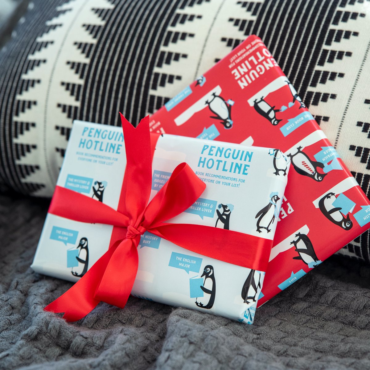 penguinrandom's tweet photo. The holidays are #BetterWithBooks. Consult the experts at the #PenguinHotline to receive a personalized list of recommendations from one of our staff members: https://t.co/zpmQWgnuge https://t.co/y9eMewrZiS