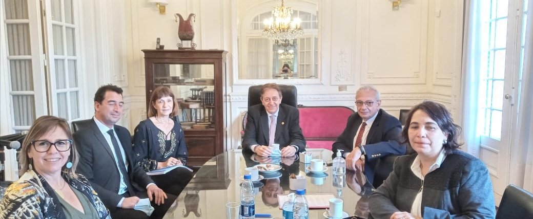 RodrigoVerdug20's tweet photo. Día histórico.  Firma de Acuerdo institucional SAC..FAC..reconociendo la representación gremial del CAC para todos los cardiologos del País.@SACJoven @ComunidadFAC @SAC_54 @de_cardiologia @EduardoPerna1 @msalnacion @CONAREC_ORG @soniagtarragona @carlavizzotti https://t.co/GbkWypND2S