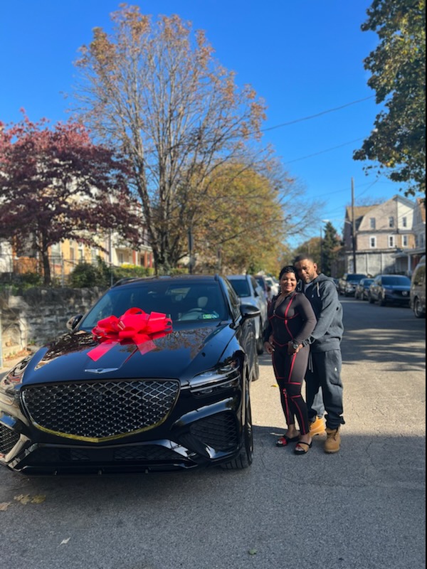 ColonialGenesi1's tweet image. As a birthday gift to Alicia, Alicia and her husband Rafiq purchased a 2022 @GenesisUSA GV70.

Product Specialist Steven Pencak completed a home delivery for the couple- to make their experience as smooth and easy as possible. Congrats and happy birthday!

#genesisofdowningtown