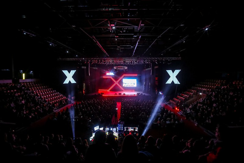 TEDxBlois's tweet photo. ❌ Tellement de raisons de dire MERCI ! ❌
Des speakers inspirants, des artistes talentueux, des maîtres de cérémonie formidables, des partenaires fidèles, un public participatif, des bénévoles engagés, une organisation au top 
Un maximum de plaisir pour un shoot... de dopamine ! https://t.co/YlCeIqmtza