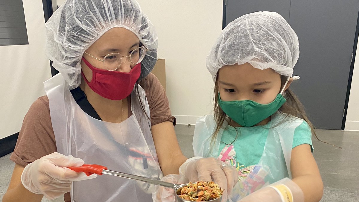 CHFpoverty's tweet photo. #GivingTuesday is only a day away and there are many ways to give! Sisters Sydney (5) and Kenzie (7) chose to give by donating funds and volunteering their time @ServeAChild. You too can make a difference by joining CHF’s mission to deliver help and hope all over the world! 💙🌎 https://t.co/IoyYhLJqq2