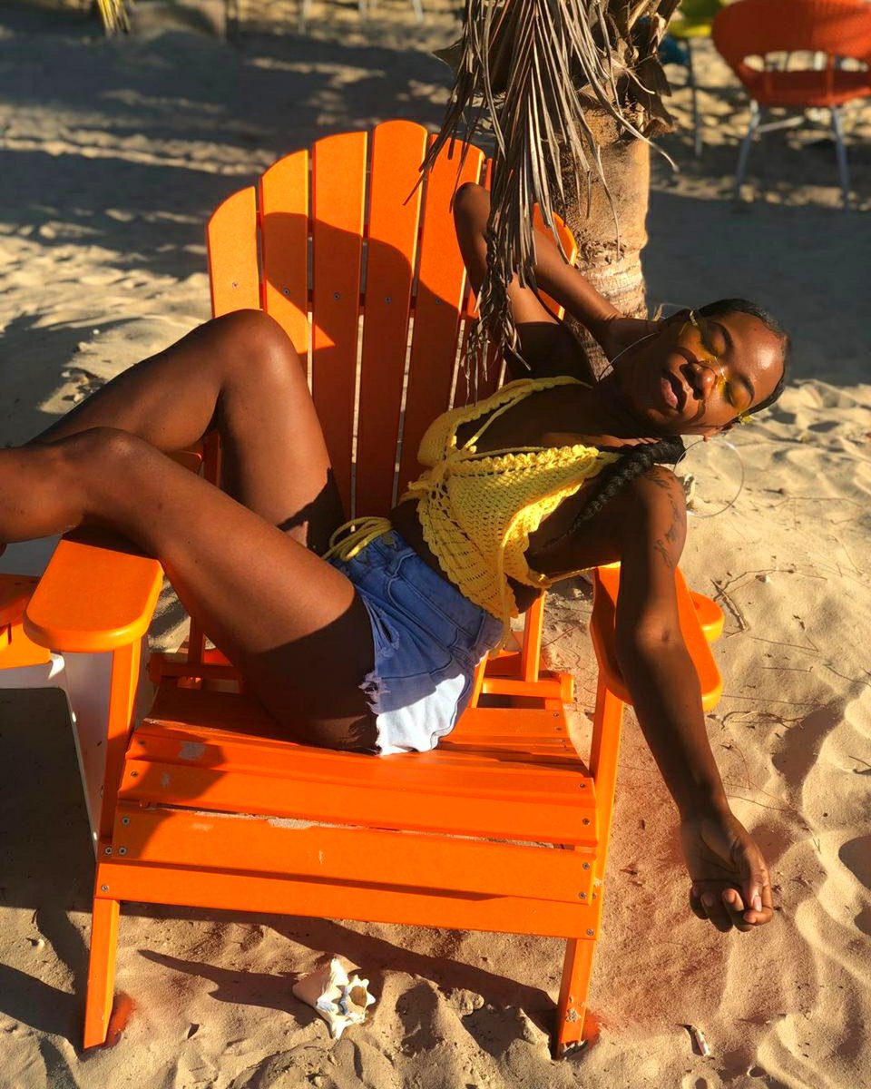 roshreignmusic's tweet photo. Melanin, orange and yellow. π#negril #yellowboss https://t.co/U8w9TLS8Es
