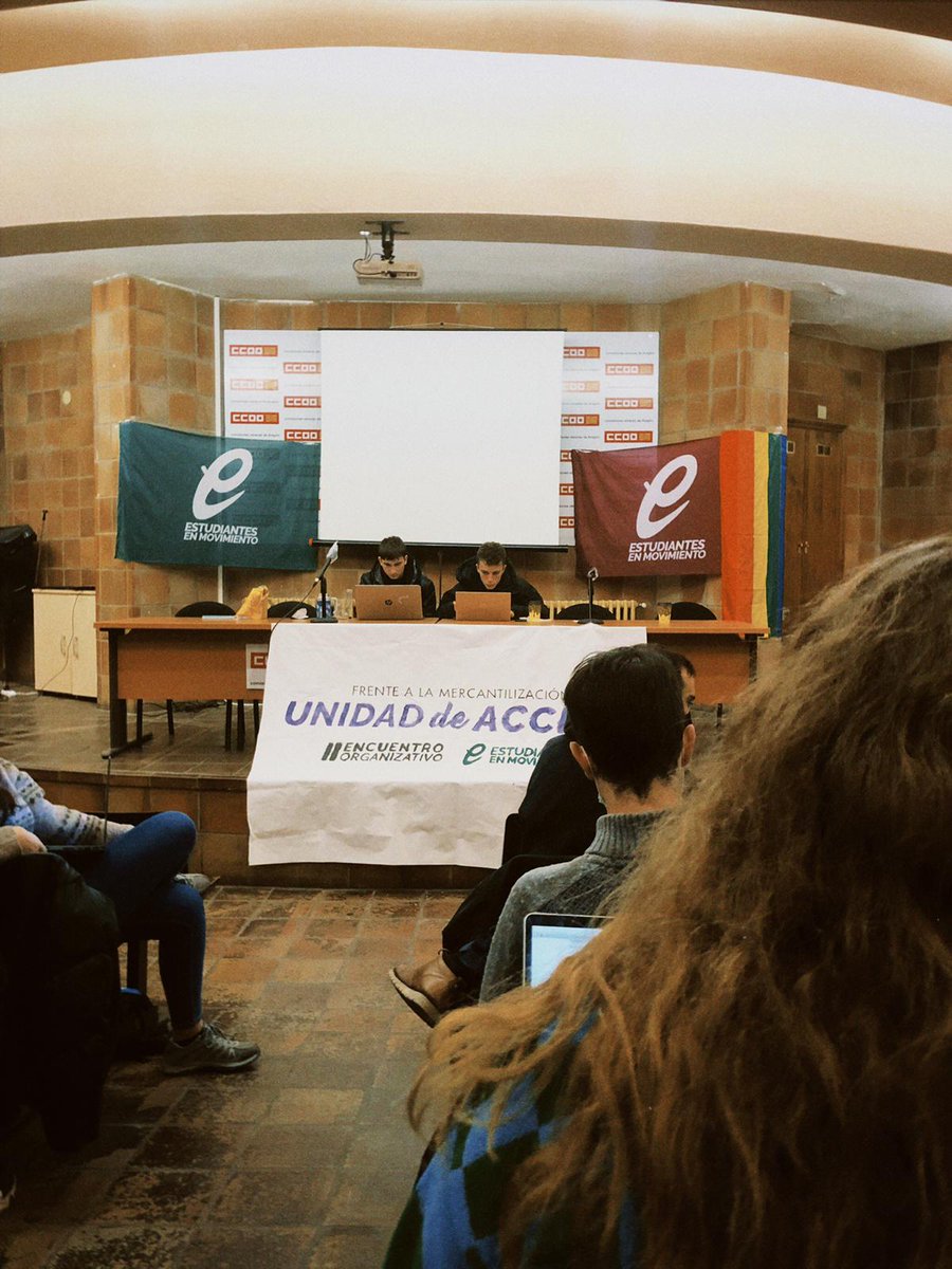 EeMLeon's tweet photo. Ayer finalizó el II Encuentro Organizativo de Estudiantes en Movimiento acogido por @EeMAragon 

Un fin de semana lleno de debates para conseguir unificar el movimiento estudiantil ante un sistema que no pretende cesar los ataques hacía los derechos de las estudiantes. ✊ https://t.co/kyUm7ucCpG