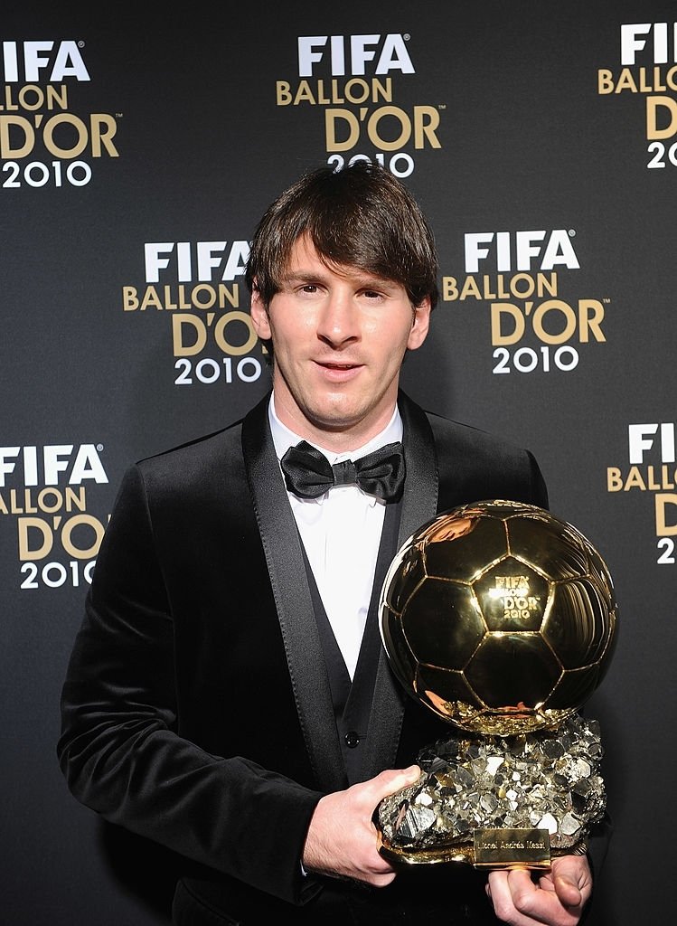 Footballtweet's tweet photo. Lionel Messi is the GOAT: 

🏆 2009
🏆 2010
🏆 2011
🏆 2012
🏆 2015
🏆 2019
🏆 2021

7 Ballon d'Ors. SEVEN! 🐐 https://t.co/PXxqoeKs1a