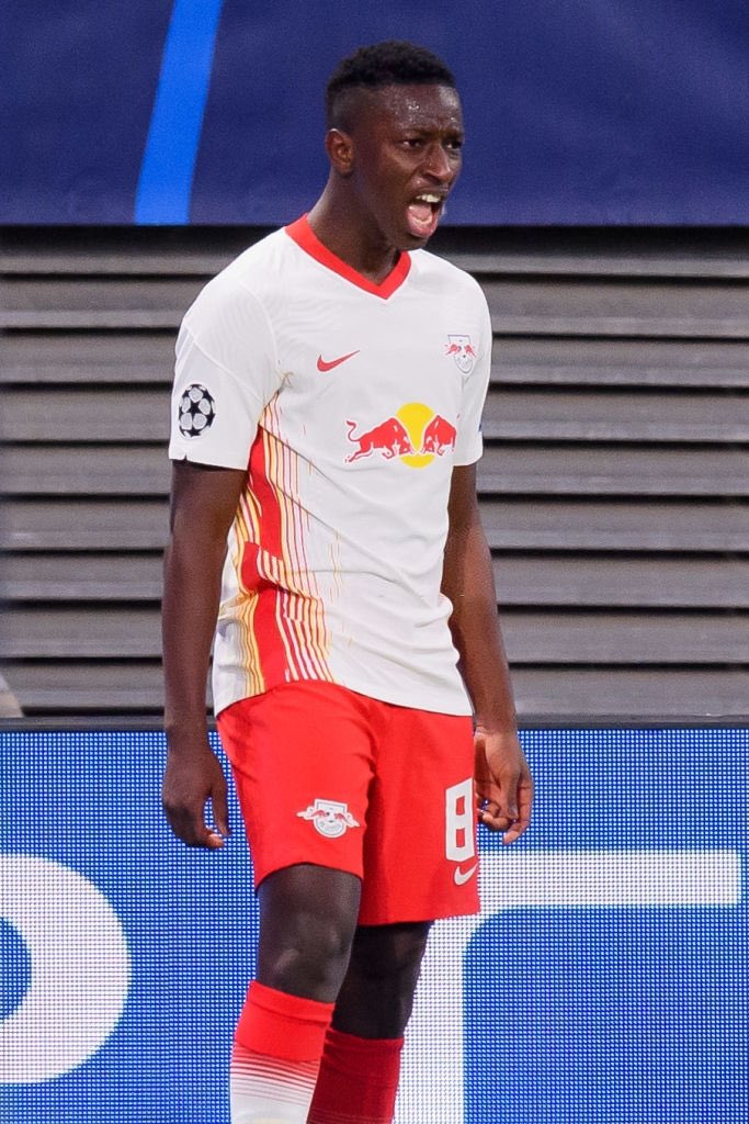 ManUnitedZone's tweet photo. United are willing to give money to Ralf Rangnick to strengthen the squad in the January transfer window. Amadou Haidara, the Leipzig defensive midfielder, is one of the options Rangnick is considering. He would have a release clause of £33m. [@hirstclass] https://t.co/E3FXxASeJi