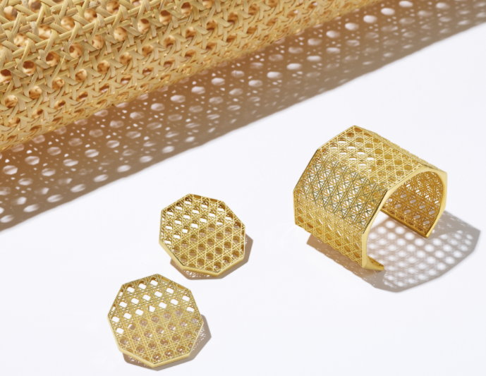 residentdigital's tweet photo. The Museum of Arts and Design (MAD) presents
the twenty-first edition of MAD About Jewelry (formerly known as LOOT: MAD About Jewelry), its
annual show, and sale of one-of-a-kind contemporary jewelry. Open to the public, December 7-11. #madmuseum #madcollection https://t.co/2ayY6WY2vk