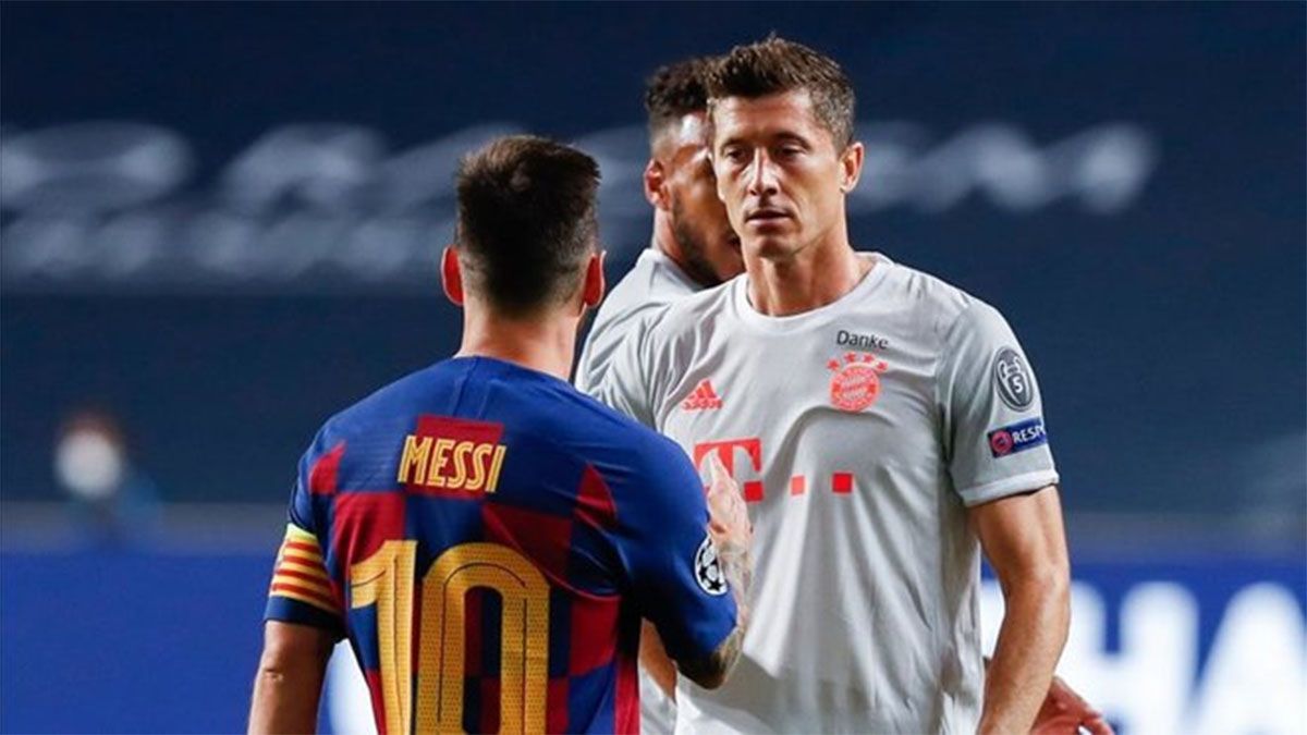 VSportsTM's tweet photo. "Robert: Creo que France Football debería darte el Balón de Oro del año pasado. Todos sabemos que vos te lo merecías, fuiste el justo ganador y no se pudo por la pandemia. Tenés que tenerlo en tu casa vos también", de Messi para Lewandowski. CLASE. https://t.co/DIBBOG45OL