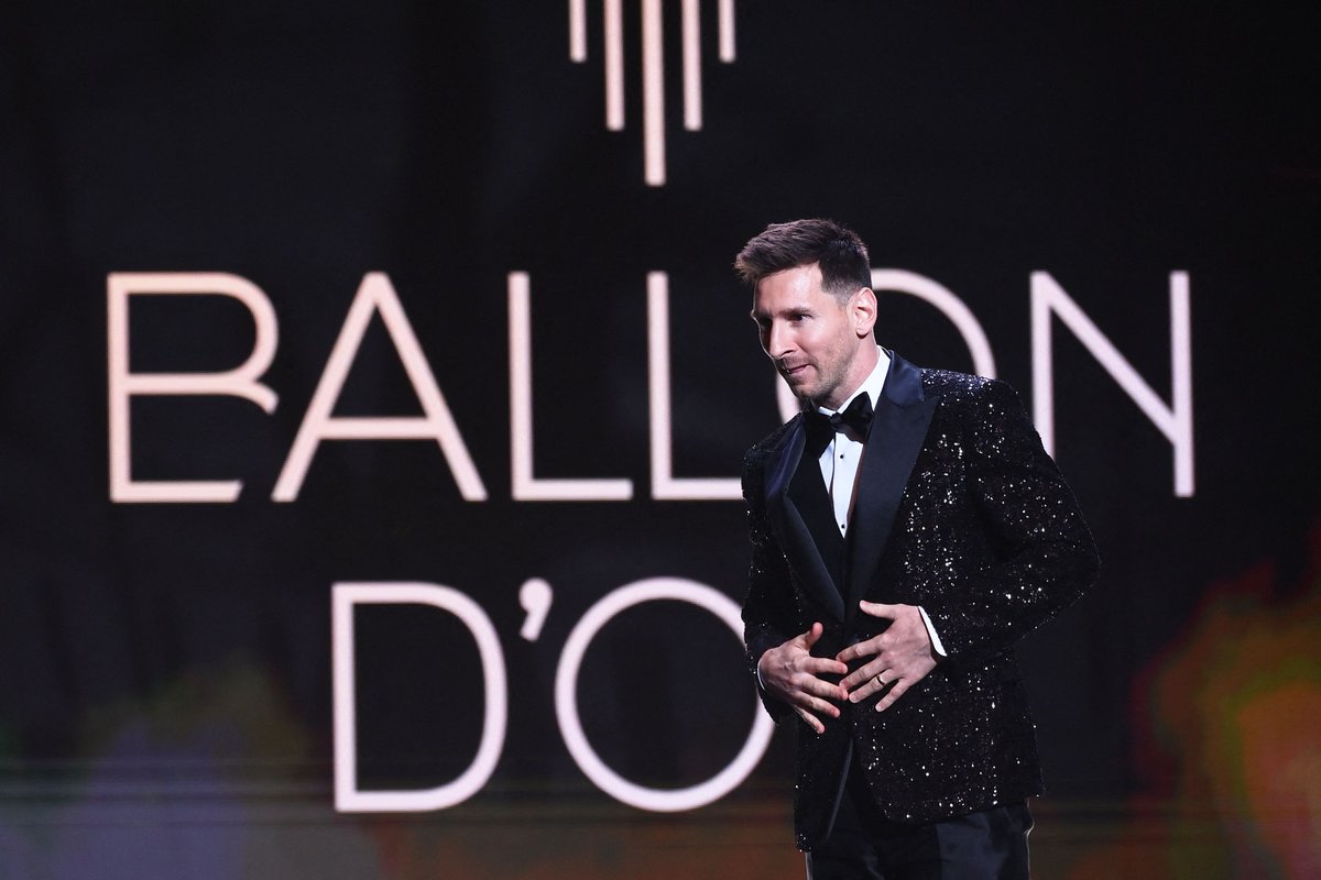 carrusel's tweet photo. 🏆⁉️ ¿Te parece justo el #BalondeOro de Messi?

🔄 RT - Sí
❤️ MG - No https://t.co/buJwzmwkrW