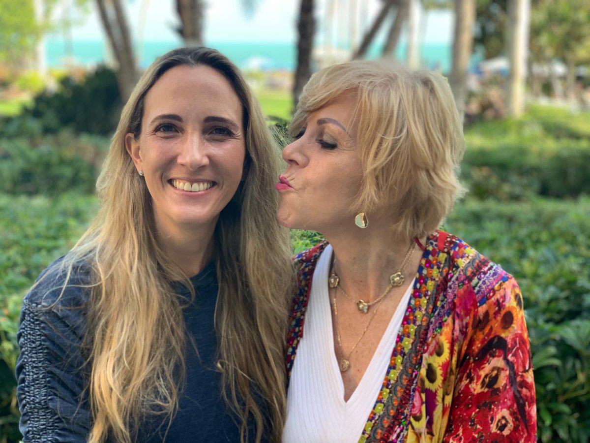 Anapaulaa74's tweet photo. Y seguimos sin saber nada!!! No nos dicen quien es el ponente. No nos dan cita. @ArturoZaldivarL Mi mamá lleva más de un año en prision siendo INOCENTE. Donde esta el Estado de Derecho? Porfavor RT para que vean que somos muchos los que queremos JUSTICIA #LibertadParaAlejandra https://t.co/AnSuEyZWx4