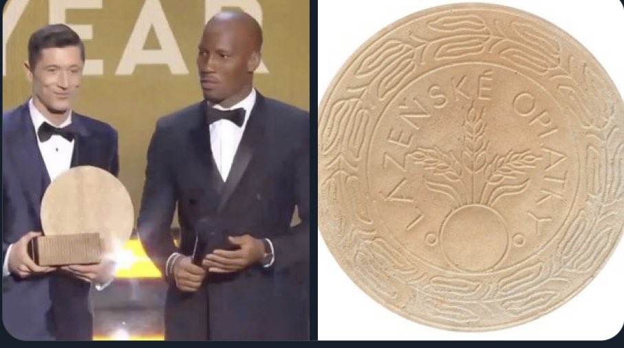 Dass Lewandowski heute mit so einem Schneidebrett abgespeist worden ist, ist glaube ich der größte Disrespect, den ich jemals irgendwo gesehen habe