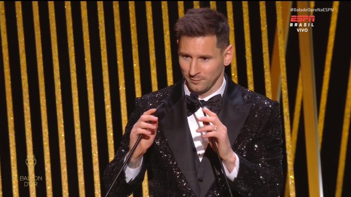 tracklist's tweet photo. Lionel Messi acaba de ganhar a sua sétima Bola de Ouro!

Ele é o jogador que mais venceu o prêmio na HISTÓRIA! #BallonDor https://t.co/qe28IsvWIC