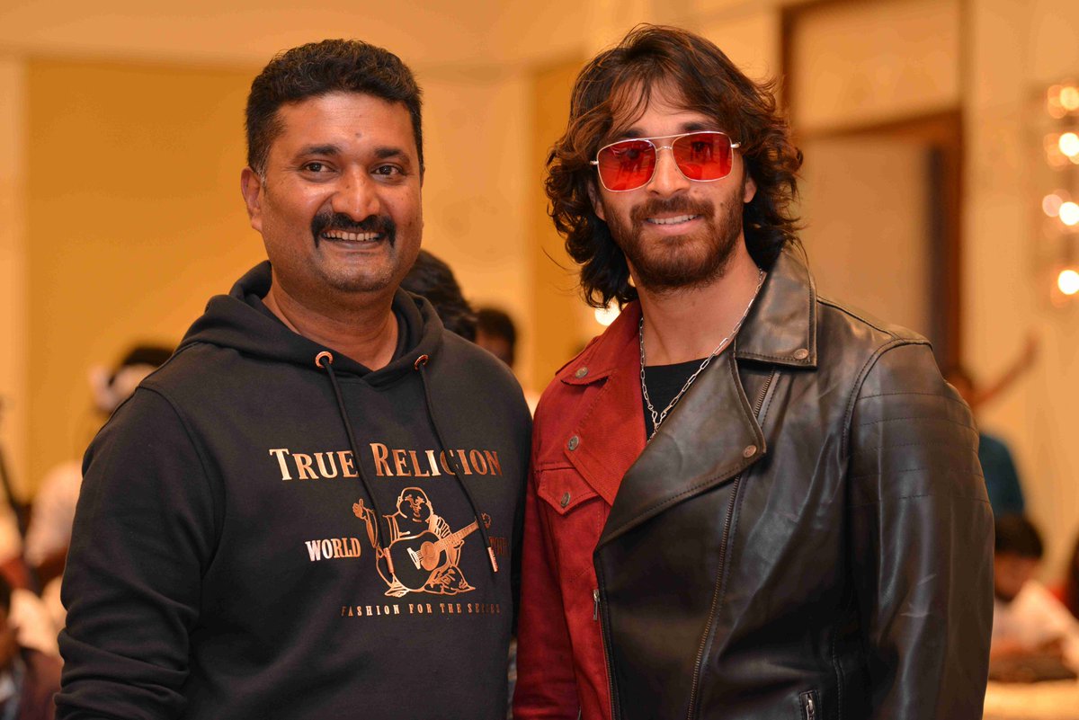 Kannada_BO's tweet photo. #Raymo
@Yoursishan looks dashing in #RaymoTeaser. Wish he gets audience love. KFI in need of good looking actors.
⛓️https://t.co/LsMRXSz8pn https://t.co/8ih12GqAc5