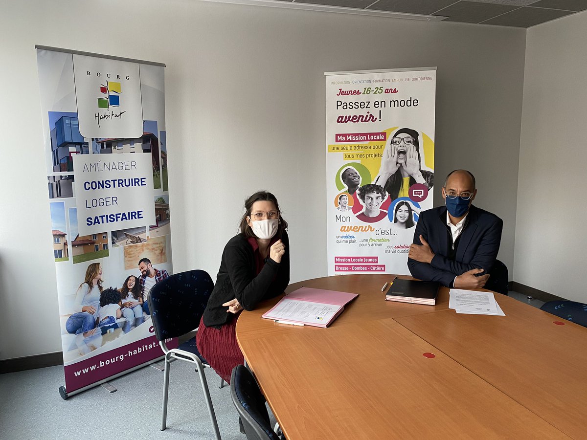 Signature d’une convention de partenariat avec la Mission Locale Jeunes Bresse-Dombes-Côtière ce 29/11 => 5 logements mis à dispo pour des sous-locations gérées par la #MLJ qui assurera aussi l’accompagnement social des #jeunes bénéficiaires.
 #bourgenbresse #partenariat #hlm