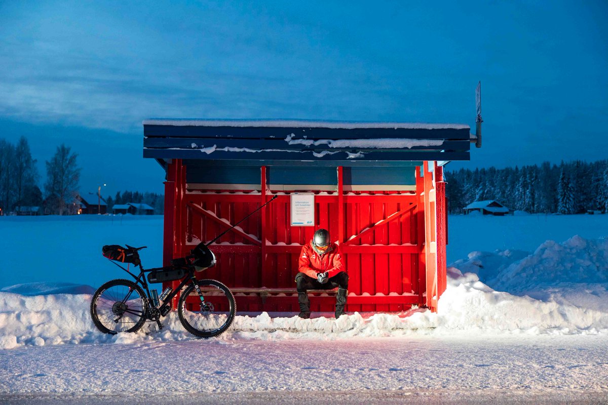 cycle_mag's tweet photo. En Laponie @ManzaniniArnaud pendant son périple “North Calling”. Image tirée du portfolio de Quentin Iglésis à paraître dans https://t.co/pYfieLBIho
Parution 15.12.21
#portfolio #laponie #northcalling #arnaudmanzanini #cycling #cyclemagazine18 #cyclemagazine https://t.co/v1cNjK1PrU