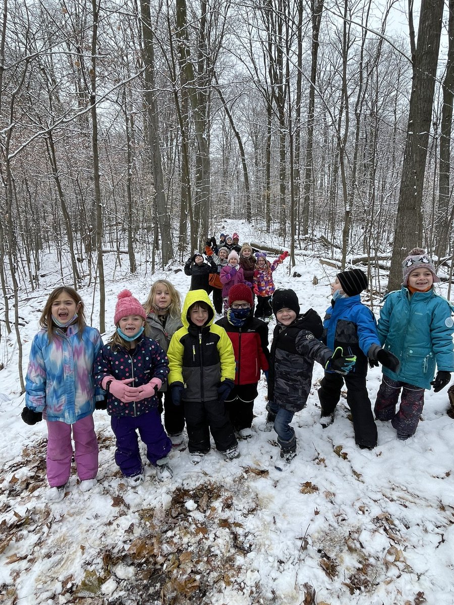 MadelleCollins's tweet photo. Grade 1s are looking for signs of winter on our nature walk today! https://t.co/9x9j0GYoz3