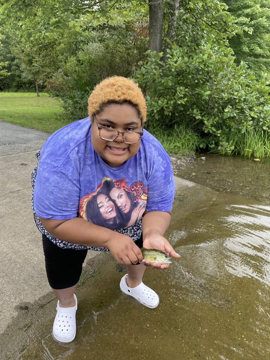 NyaziaBey's tweet photo. heyyyyyyy! I’m Nyazia and I’m a science fellow at @oceana! My interests are in crab morphology and locomotion🦀 but I research aquatic food systems too! #BIMSRollCall #phillynative https://t.co/hjkVxvfBwP