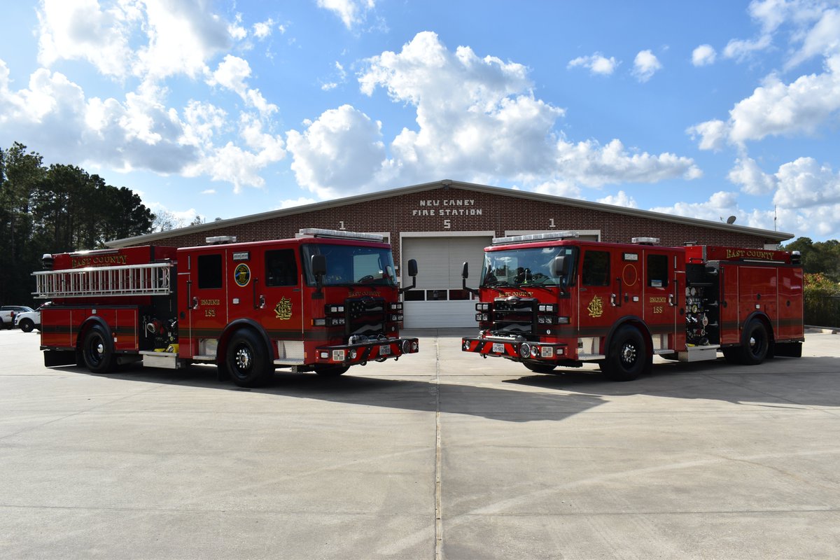 SiddonsMartin's tweet photo. The East Montgomery County Fire Department is now serving their community with these new #PierceEnforcer Pumpers! They serve more than 45,000 residents across 144 sq. miles. Learn more about these trucks: https://t.co/jz2tP6DRT2 I #SiddonsMartin #PierceMfg #Firetrucks #TXFire https://t.co/sd9nYGcAPb