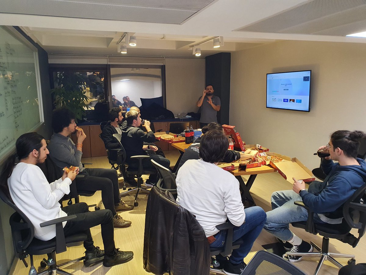 nftprimecom's tweet photo. #Avalanche Hackathon'a hazırlanan ekibin bu akşam ki ders konusu @nftprimecom ✌
@TanselKayaTR ve @erendoganay nasıl #NFT market place yazıldığını anlatıyor.
#NFTPrime #marketplace #avax #avalanchehackathon @avalanche_tr @avalancheavax https://t.co/lDgCqHyXPv