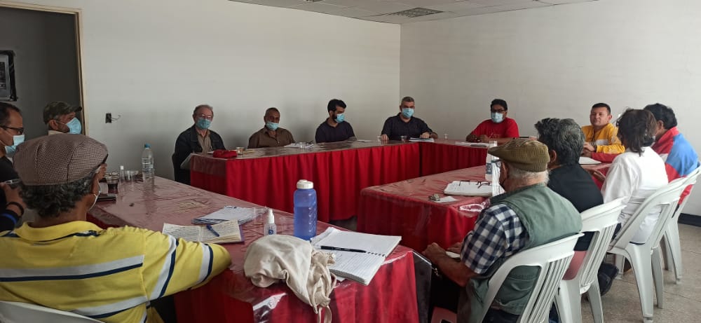 📸 #AHORA Buró Político del #PCV recibe al candidato de la <a href="/APR_Venezuela/">Alternativa Popular Revolucionaria (OFICIAL)</a> la Alcaldía deJesús María Semprun #Zulia Wuyhsmans González para coordinar los próximos pasos tras la solicitud de impugnación de las elecciones en el municipio.