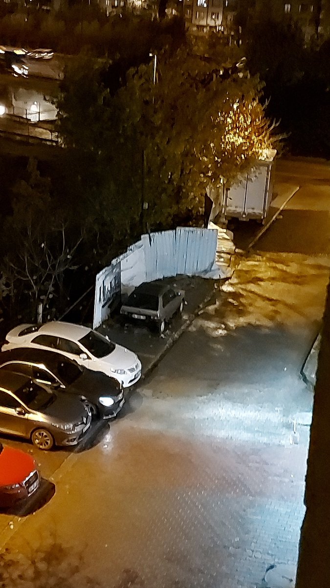 OzbanBengu's tweet photo. #ataşehirbelediyesi aşıkveysel örneklik sokak inanılmaz tehlike oluşturuyor https://t.co/Lu2cAafCZW