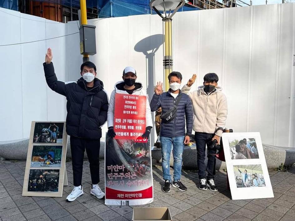 In #South Korea.#대한민국. Every Saturday and Sunday, Revolutionaries gather to protest against the military coup and to raise money for donations to #PDF groups. #NoFlyZoneInMyanmar  #Nov29Coup  #WhatsHappeningInMyanmar