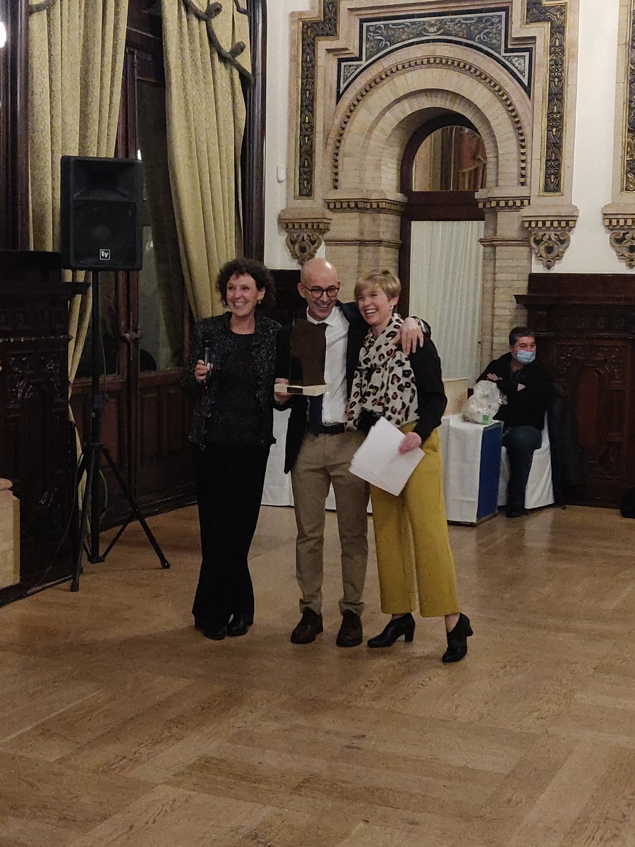 Nos enorgullece anunciar que el prof. José Cid Moliné ha sido galardonado por la <a href="/SEIC_difusion/">SEIC</a> con el Premio Nacional de Criminología Rafael Salillas a su carrera. Agradecer a la SEIC, a las profesoras Elena Larrauri y <a href="/eFdezMolina/">Esther Fernández</a> por sus palabras, y a los amigos presentes.