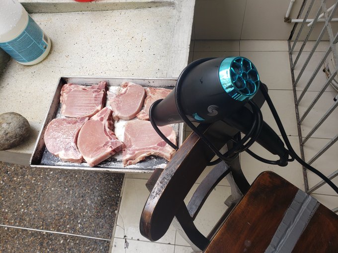 Nothing like a little blowdryer shibari to thaw the pork chops. https://t.co/PfB3KElrkn