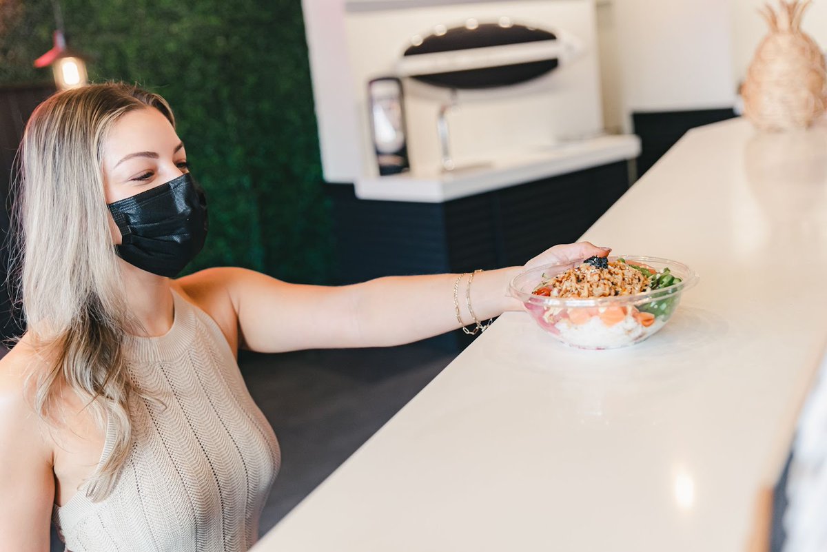 AlohaPokeCo's tweet photo. Raise your hand if you’re in need of a #fresh meal after a weekend of #overindulging. 🙋You’re not alone! Take a well deserved break from the kitchen today and let us put together a #balanced meal with no turkey, pumpkin or stuffing in sight → https://t.co/UJVZF3mEKN. https://t.co/uvzgg81kA2