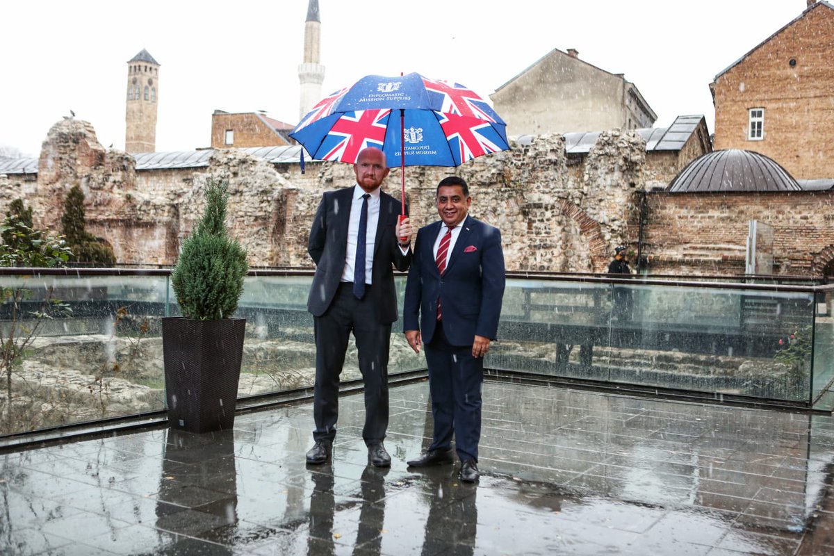 Arrived in Bosnia and Herzegovina for a packed, but diverse and engaging programme with officials, #CRSV survivors, media, CSOs, young activists and innovators, and female entrepreneurs. Looking forward to discussions on how to enhance 🇬🇧and 🇧🇦 relations. #UKinBiH