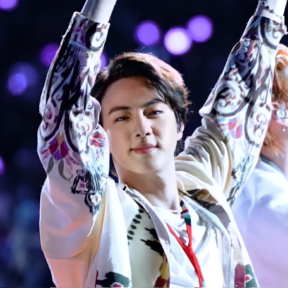 jinshour's tweet photo. that smile <3 https://t.co/UDDKSlVamW