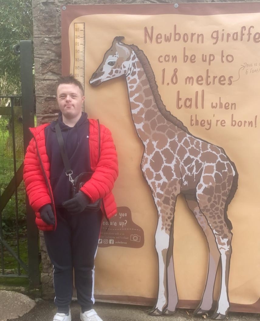 bevrissupport's tweet photo. 𝗬𝗢𝗨'𝗥𝗘 𝗛𝗔𝗩𝗜𝗡𝗚 𝗔 𝗚𝗜𝗥𝗔𝗙𝗙𝗘! Conner seeing how he measures up against a newborn baby giraffe 🦒 on a recent trip to Chester Zoo. 🐒🦁🦥  

Join our team: https://t.co/NjKJSdgUku

#BevrisSupport
#BeBevris https://t.co/vMezYtoVum
