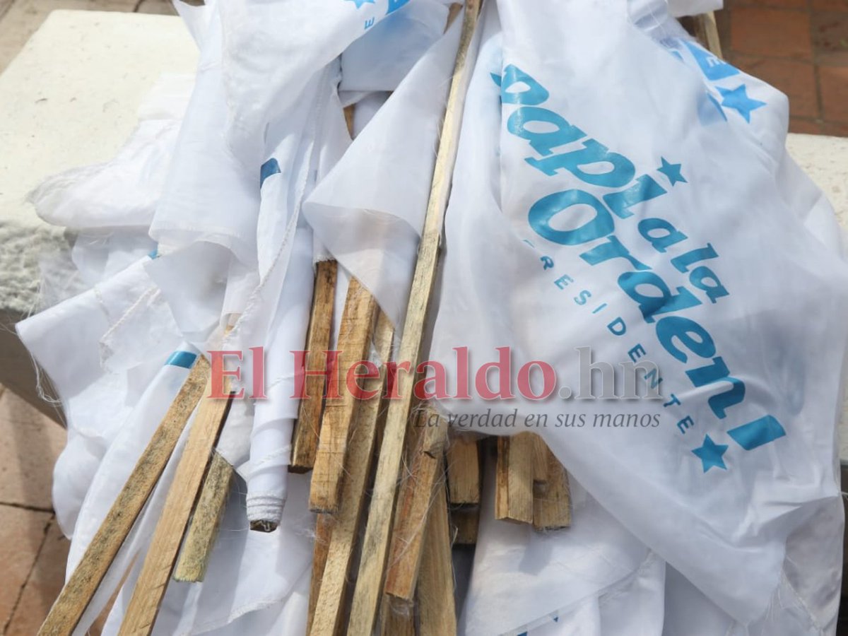 diarioelheraldo's tweet photo. Así se llevó a cabo el desmantelamiento del bunker nacionalista tras los resultados de las elecciones generales en Honduras.
Fotos: Alex Pérez | EL HERALDO
#Elecciones2021 #Honduras #Conparte https://t.co/610Ib040zR