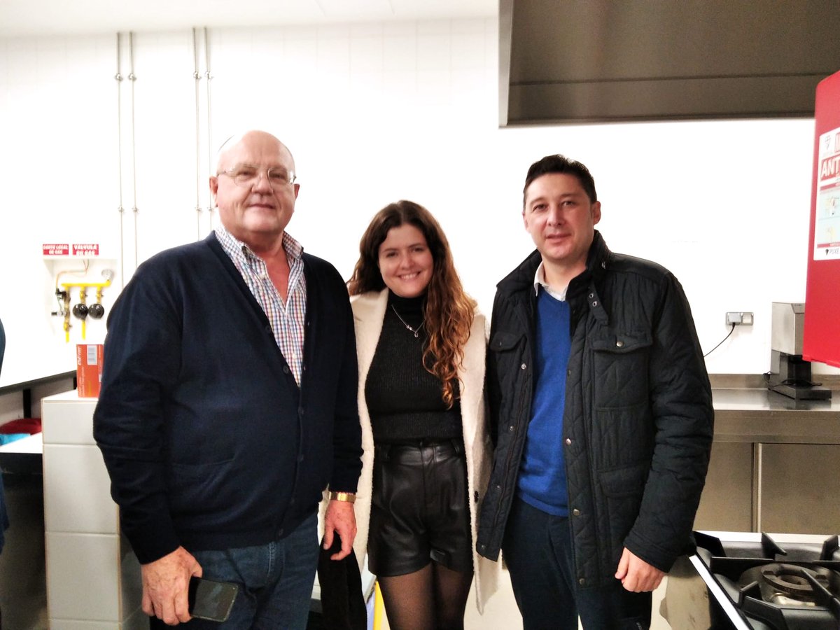 CTCAlimentacion's tweet photo. ▶️Nuestros técnicos visitan la Escuela Superior de Biotecnología de la @catolicaporto en el marco del proyecto #Valormur
✅Captación de conocimiento
✅Búsqueda sinergias en I+D
#economiacircular
#ValorizacionSubproductos https://t.co/G4uipc6JAI