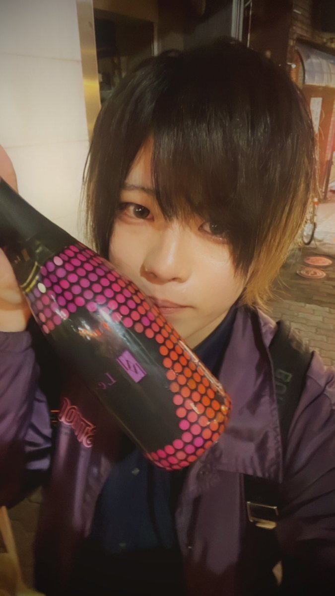 LGroup2's tweet photo. 👑本日のラストソング👑
音椋もえ🥇
美味しいラーメン🍜より
美味しいシャンパン🍾
皆が入れてたので入れました😮
ラスソン歌えてよかったです🥺✨
@Nekura_Moe
#ホスト
#宮崎
#宮崎ホスト
#音椋もえ
#LECIEL
#LeAlize
#ホスト求人
#求人
#宮崎ホスト求人 https://t.co/XoWb8MCP9I