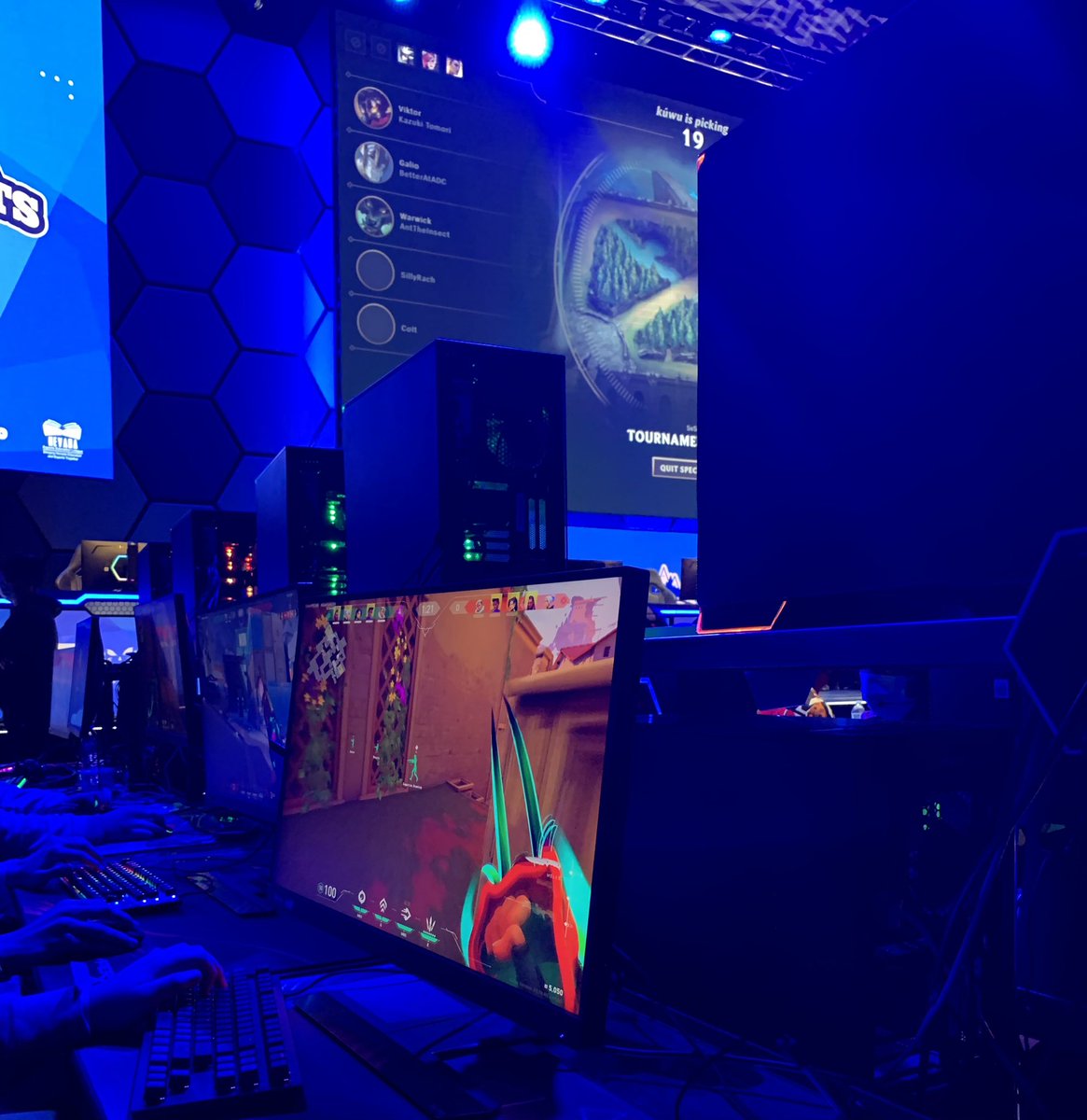 QorGaming's tweet photo. We paid a visit to the @HyperXEALV! 😎 @silverstatees was hosting a LAN for #Valorant! Great event 🎉 https://t.co/XFt82tffiY