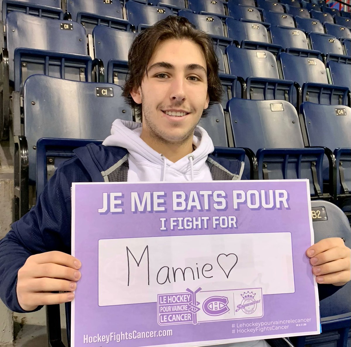 Le hockey pour vaincre le cancer en collaboration avec les <a href="/CanadiensMTL/">x - Canadiens Montréal</a>.💜
Loris Rafanomenzantsoa, Xavier Roy et Étienne Tremblay-Mathieu voulaient rendre hommage à leurs proches qui ont été touchés par le cancer! Nos pensées sont avec leurs amis et familles! #HockeyFightsCancer