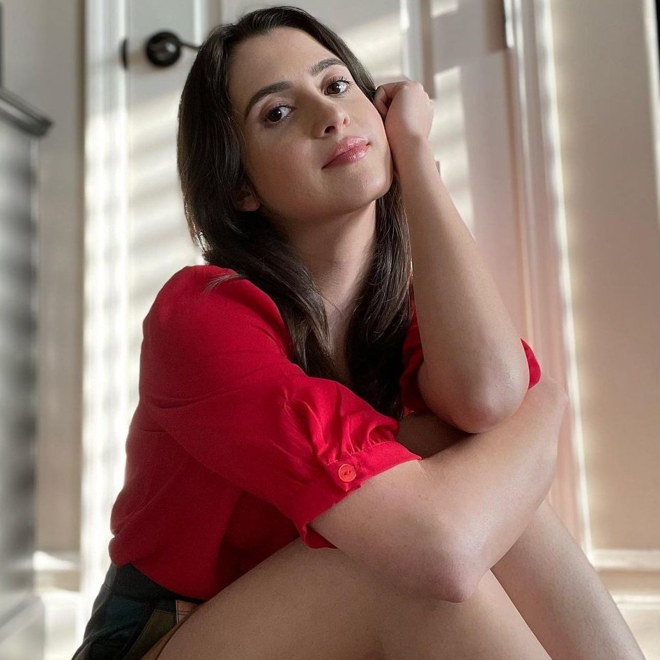 How to take care of Laura Marano <3
- a thread.
[HAPPY BIRTHDAY LAURA] 