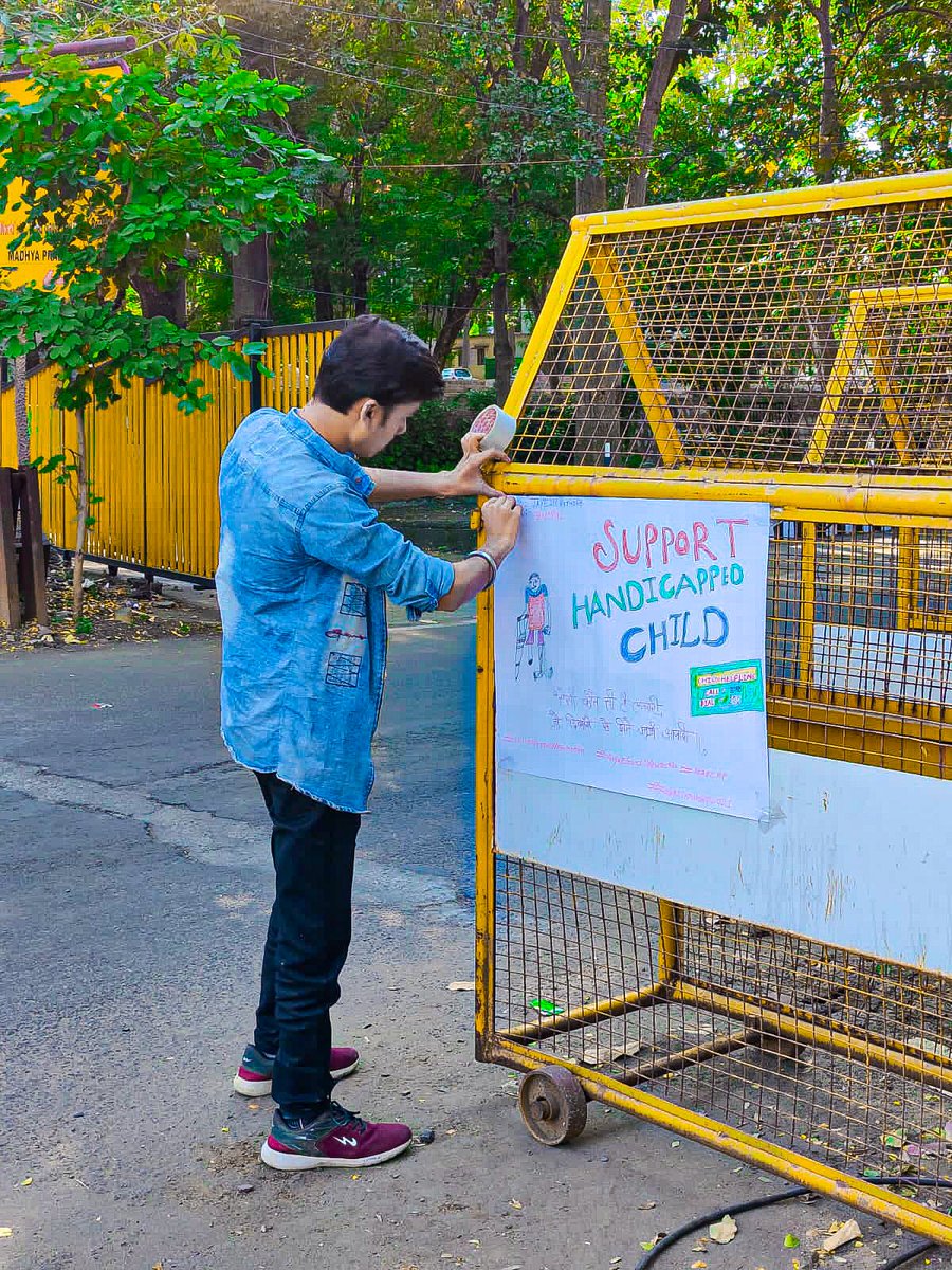 JayeshR98645010's tweet photo. Jai hind 
Intern aagaz , i have 5 different market nd flip the posters n rangoli for the handicapped chiildrens .
#aagazmp #voicesforchilddprotection #aagazinternship2021 #aagaz2021 https://t.co/HAhT1wpKh2