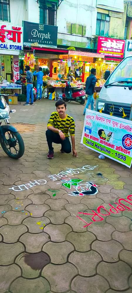 JayeshR98645010's tweet photo. Jai hind 
Intern aagaz , i have 5 different market nd flip the posters n rangoli for the handicapped chiildrens .
#aagazmp #voicesforchilddprotection #aagazinternship2021 #aagaz2021 https://t.co/HAhT1wpKh2