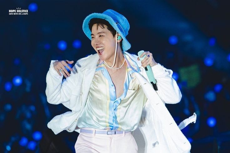 DishaSupermacy's tweet photo. Shining like sun.
  Our sunshine ☀
  He deserves the best happiness in the world.
  I love you Jung Hoseok 😘
we Love you Jung Hoseok 
#JhopeDeservesBetter https://t.co/8ZxwtjlVmR