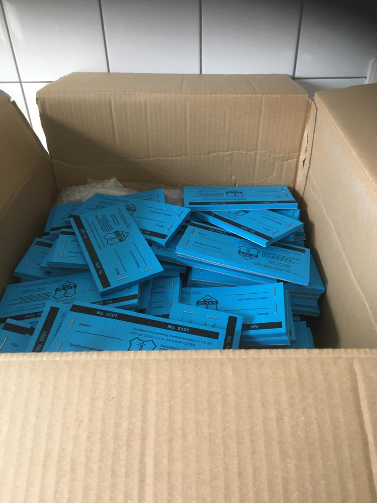 Het lijken ( financieel-) weer moeilijke tijden te gaan worden voor de verenigingen.. Goed nieuws komt er nu wel van Jannie en Ad: Alle 6.000 loten voor de kerstverloting zijn nu reeds verkocht ! #svs65spijk #iedereenbedankt