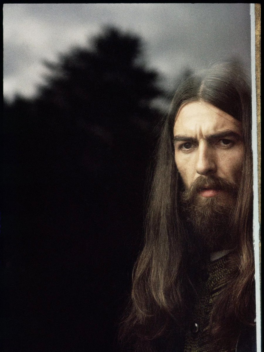 musimerides's tweet photo. Hace 20 años fallece George Harrison, acompañado de su esposa, hijo y el músico Ravi Shankar. Conocido como el "Beatle silencioso", su legado dejó composiciones como Taxman, While My Guitar Gently Weeps, Here Comes the Sun, Something y My Sweet Lord. Harrison tenía apenas 58 años https://t.co/rD7dixajAG